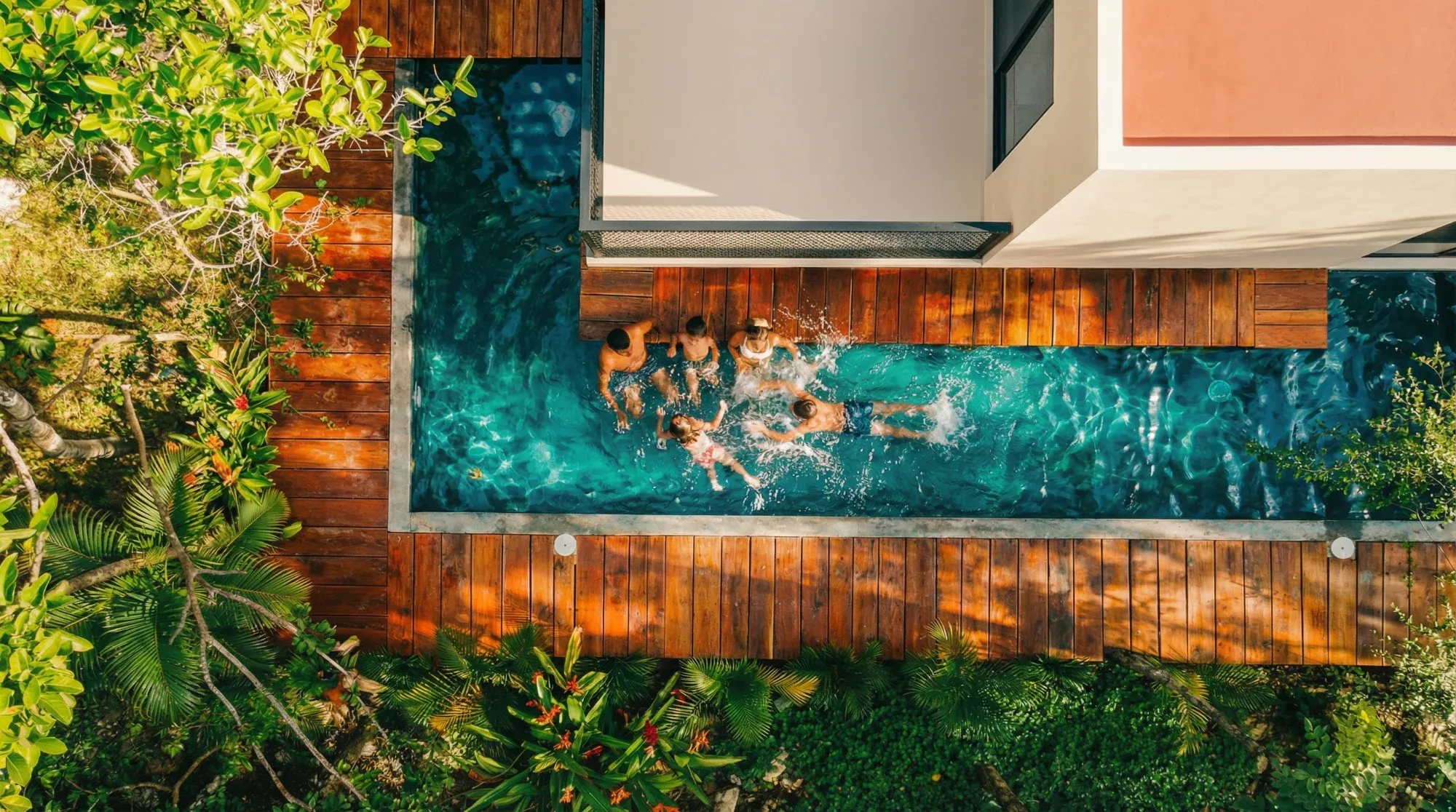 Piscina y zonas comunes del condominio campestre en Tolima